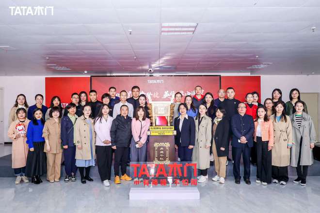 探秘智造标杆 金丰传媒媒体团走进TATA木门兰考生产厂